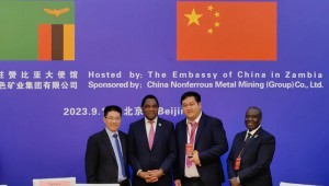 9月14日，，，，，，由中国驻赞比亚大使馆主理的中国—赞比亚投资推介运动在京举行，，，，，，董事长王浩宇受邀加入晚宴，，，，，，拜会希奇莱马左右，，，，，，同时约请赞比亚代表团来访尊龙抖圈官网节水集团考察。。。。。。