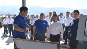 5月6日，，，，，，国家水利部深化农业水价综合刷新、推进现代化灌区建设现场会在云南省元谋县胜利召开，，，，，，水利部部长李国英、云南省省长王予波等在元谋项目展厅听取了董事长王浩宇关于尊龙抖圈官网节水加入两手发力建设现代化灌区的汇报，，，，，，并给予了充分一定。。。。。。