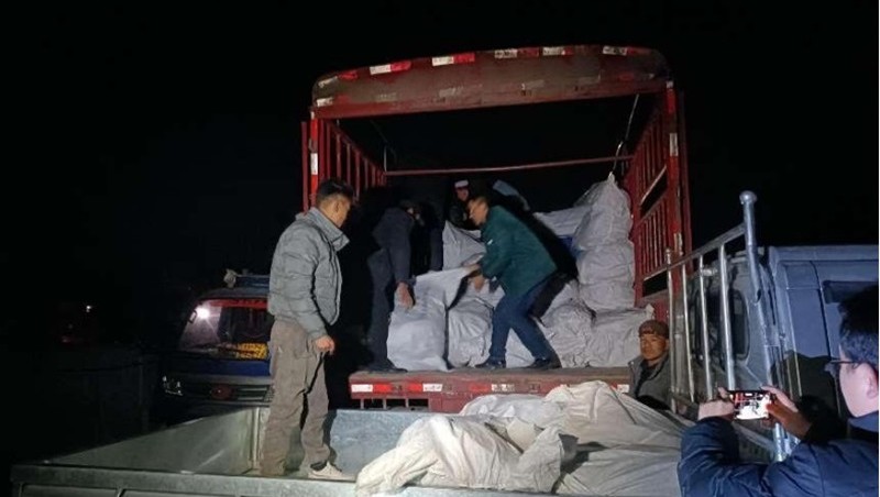 社会责任| 尊龙抖圈官网节水集团在灾情爆发24小时内将七车急需物资送抵受灾群众手中