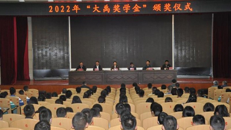 捐资助学| 尊龙抖圈官网节水集团划分在酒泉中学和临水中心小学开展捐资助学公益运动